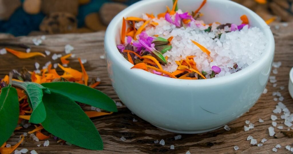 Postnatal Herbal Bath (Vethukuli): What It Is and Who Should Wait